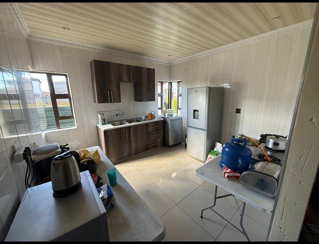 3 BEDROOM HOUSE TO LET IN GOLDEN GARDENS